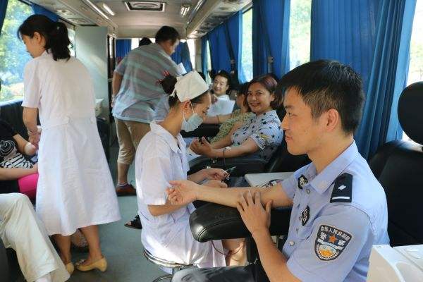 獻(xiàn)血危害健康？廣州獻(xiàn)血屋廠家為您辟謠 02