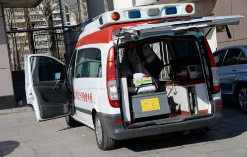 救護(hù)車生產(chǎn)廠家簡(jiǎn)析車內(nèi)的醫(yī)療配置有哪些？