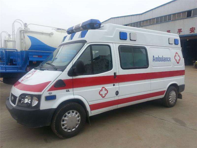 救護車和醫(yī)療車有什么區(qū)別？救護車廠家專業(yè)為你解答。01