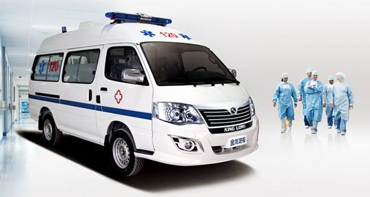 命懸一線牽動人心，救護(hù)車臨危不亂治病救人_